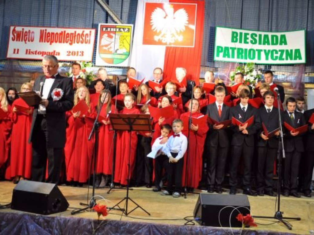 LIBIĄŻ. Śpiewy i smażenie kotletów na biesiadzie