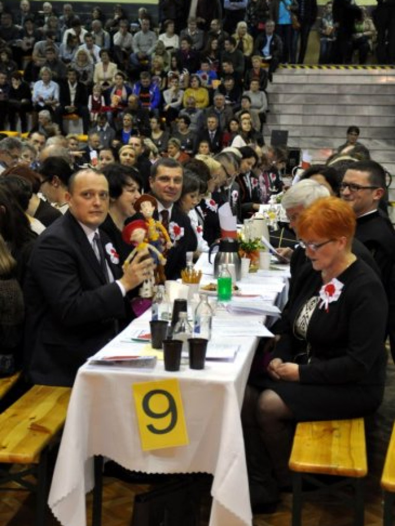 LIBIĄŻ. Śpiewy i smażenie kotletów na biesiadzie