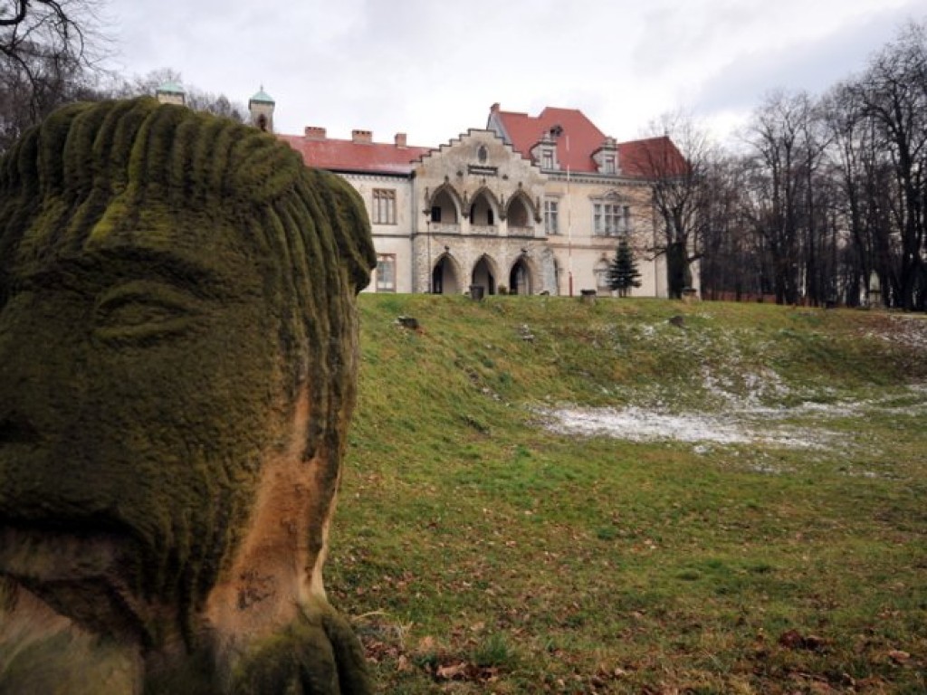 Pałac w Młoszowej widziany inaczej - grudzień 2013 r.