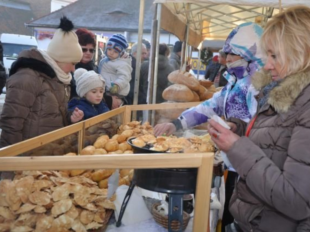 KRZESZOWICE. Żywa szopka na Jarmarku Tradycji i Rękodzieła