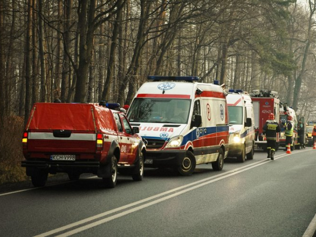 WYGIEŁZÓW. Zderzyły się dwa samochody. Sześć osób w szpitalu (ZDJĘCIA)
