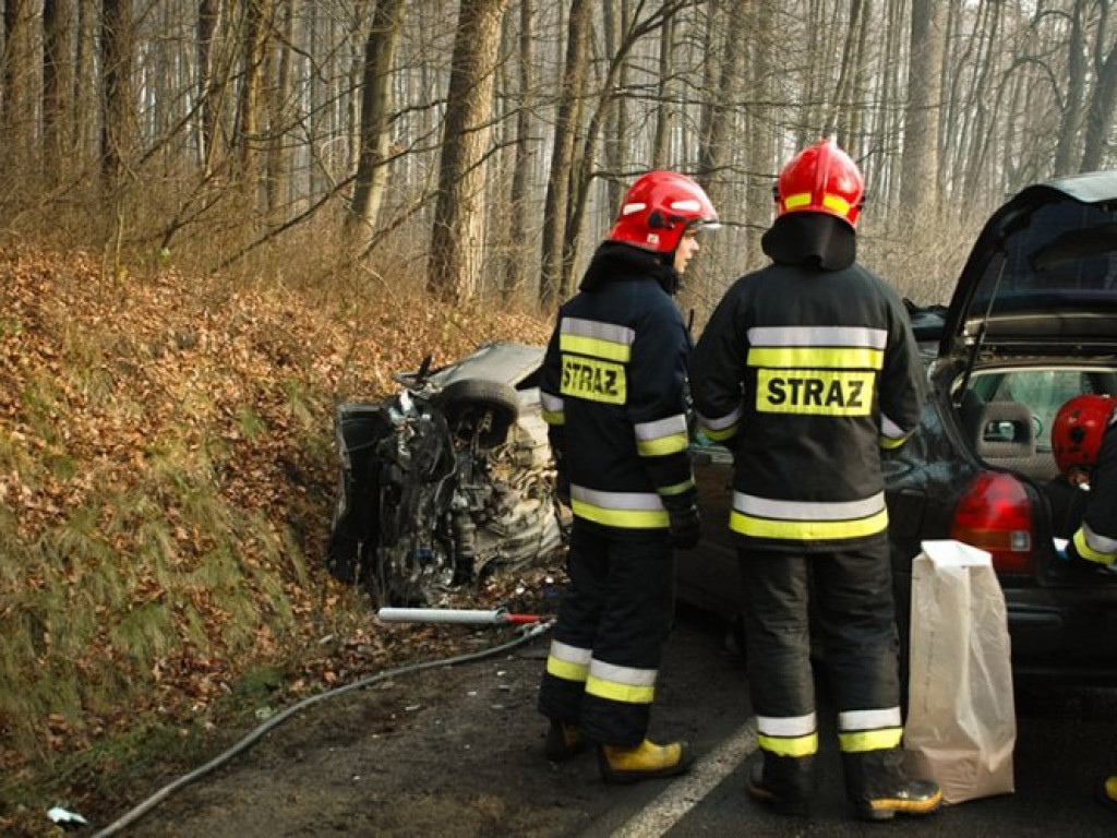 WYGIEŁZÓW. Zderzyły się dwa samochody. Sześć osób w szpitalu (ZDJĘCIA)