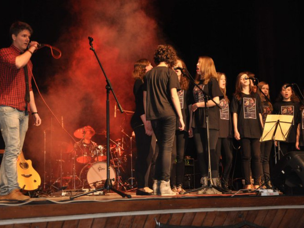 CHRZANÓW. Trzy pokolenia na scenie. Prezydent Jaworzna zagrał na gitarze (ZDJĘCIA)