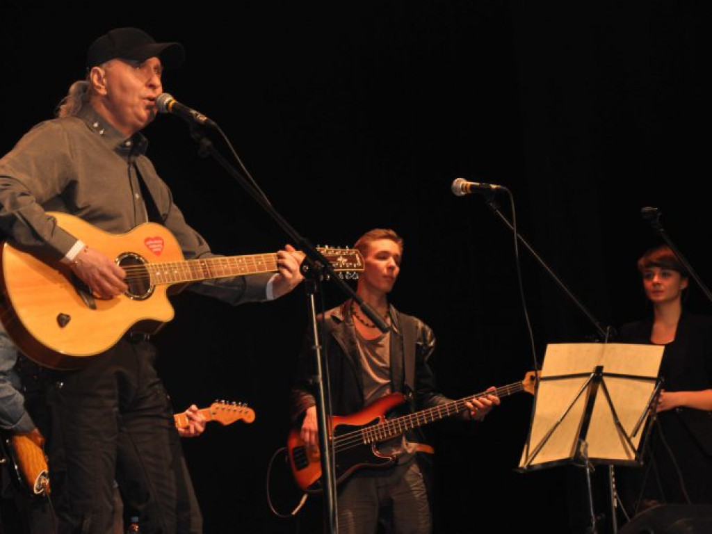 CHRZANÓW. Trzy pokolenia na scenie. Prezydent Jaworzna zagrał na gitarze (ZDJĘCIA)