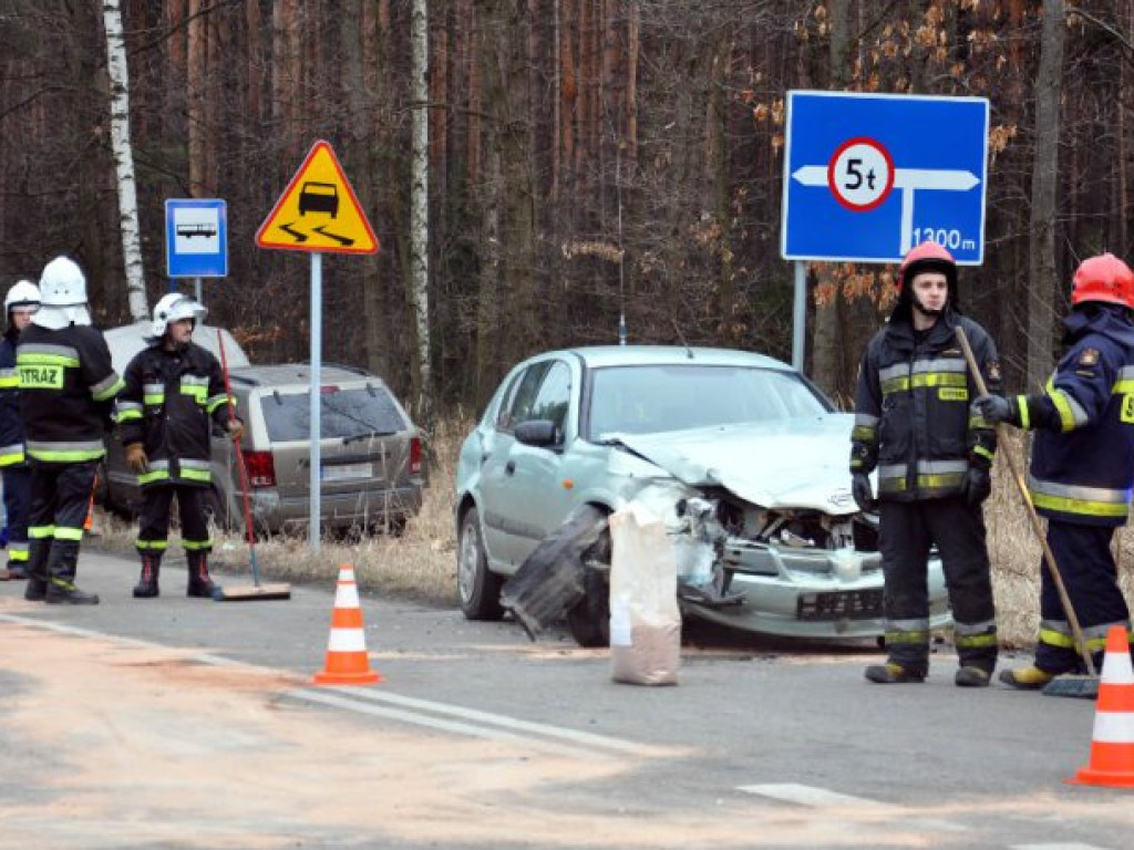 MYŚLACHOWICE. Wypadek na krzyżówce dróg. Jedna osoba jest ranna (ZDJĘCIA)