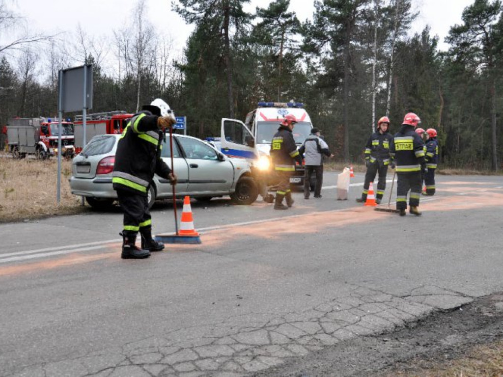 MYŚLACHOWICE. Wypadek na krzyżówce dróg. Jedna osoba jest ranna (ZDJĘCIA)