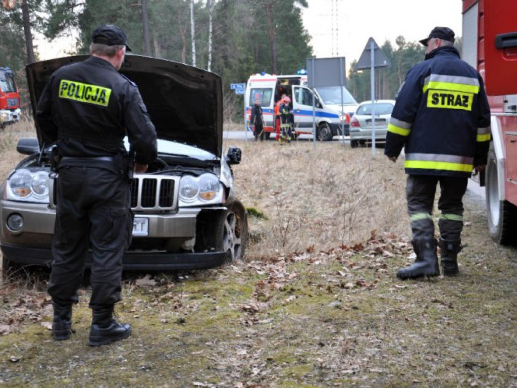 MYŚLACHOWICE. Wypadek na krzyżówce dróg. Jedna osoba jest ranna (ZDJĘCIA)