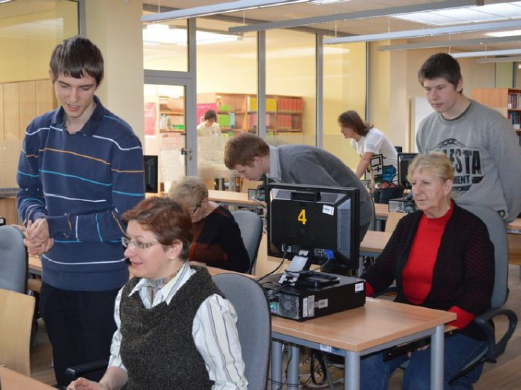Dzień Bezpiecznego Internetu z Zespołem Szkół Techniczno-Usługowych w Trzebini