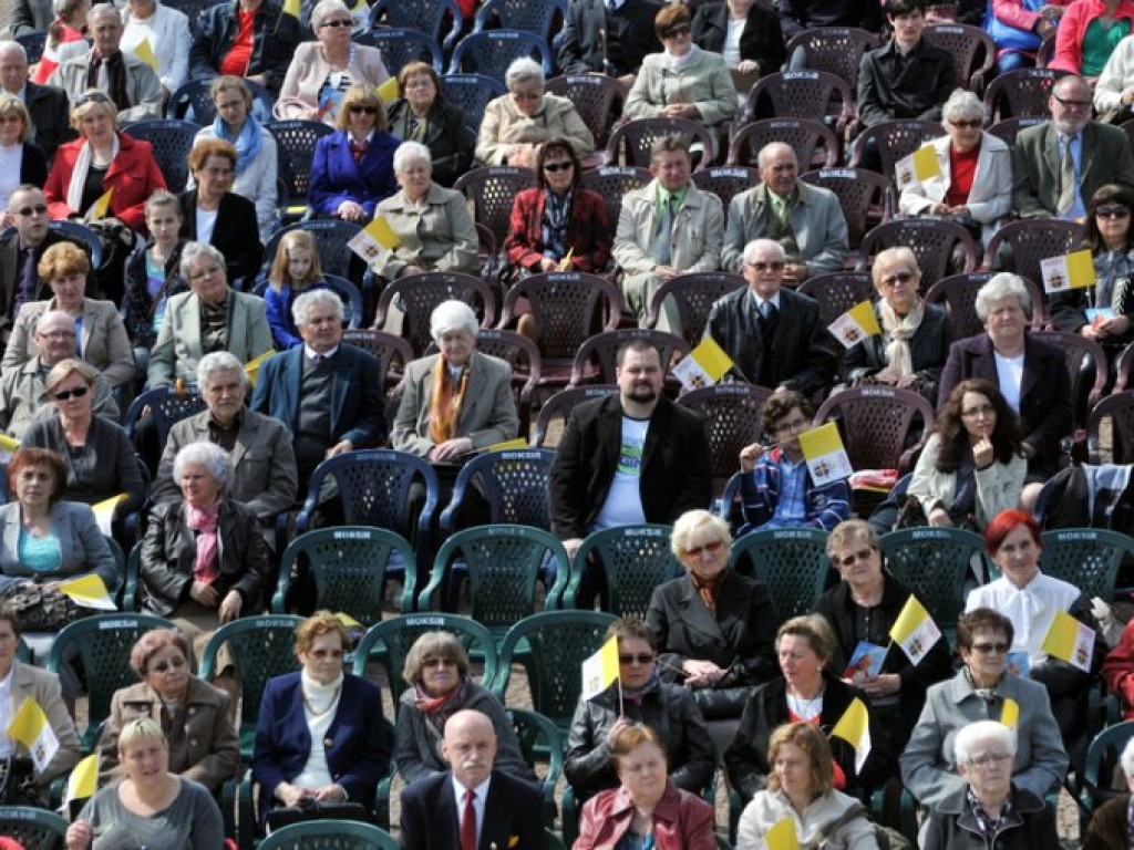 Transmisja mszy kanonizacyjnej z Watykanu na Placu Tysiąclecia w Chrzanowie – 27.04.2014 r.