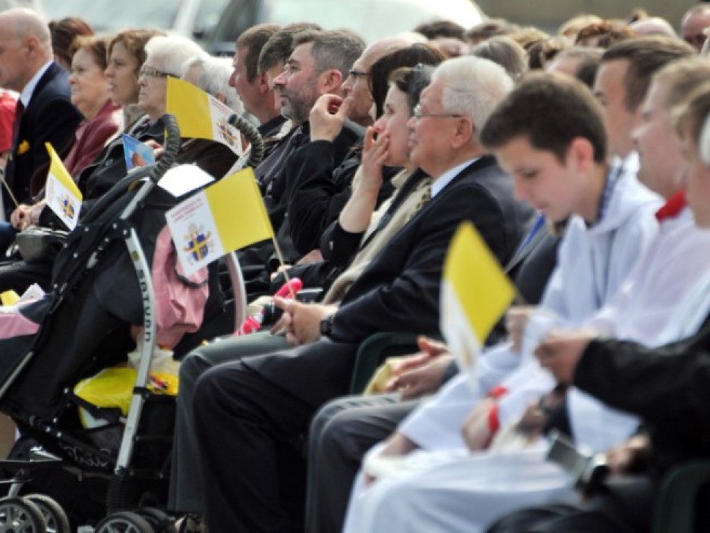 Transmisja mszy kanonizacyjnej z Watykanu na Placu Tysiąclecia w Chrzanowie – 27.04.2014 r.