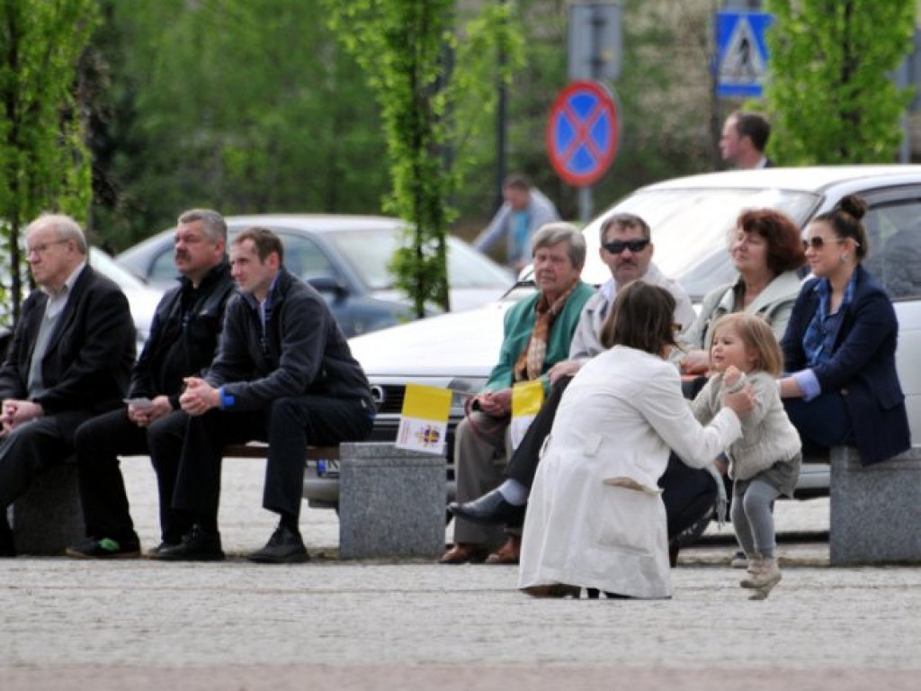 Transmisja mszy kanonizacyjnej z Watykanu na Placu Tysiąclecia w Chrzanowie – 27.04.2014 r.