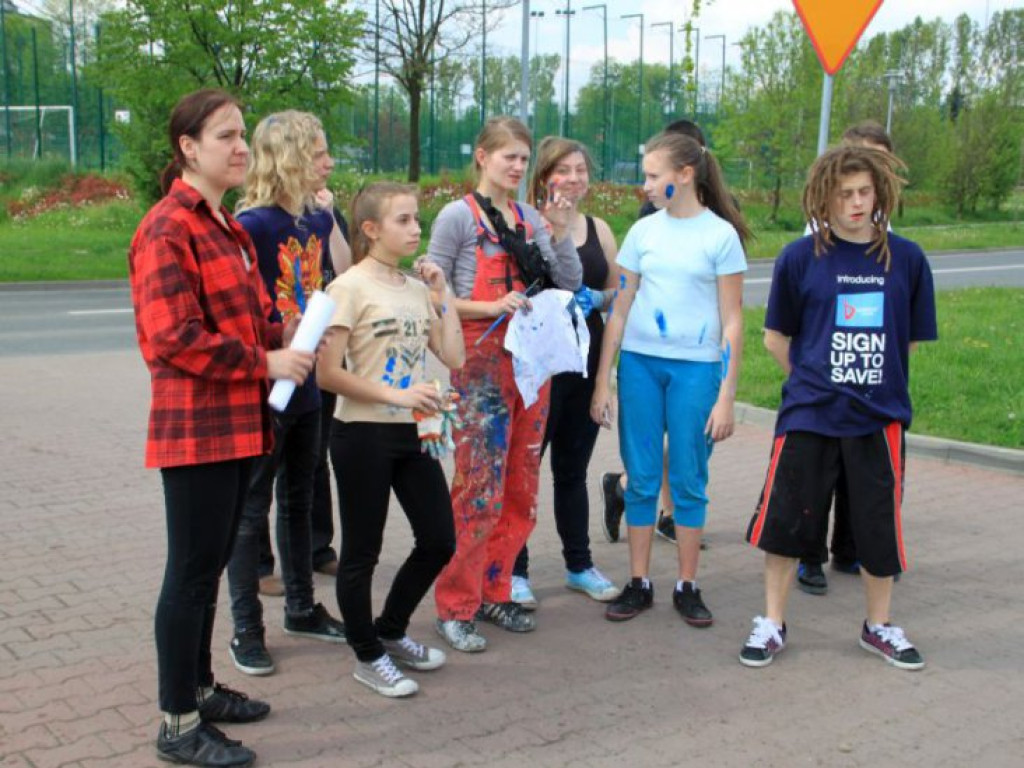 CHRZANÓW. Gimnazjaliści namalowali deskorolkowców i luxtorpedę (ZDJĘCIA)