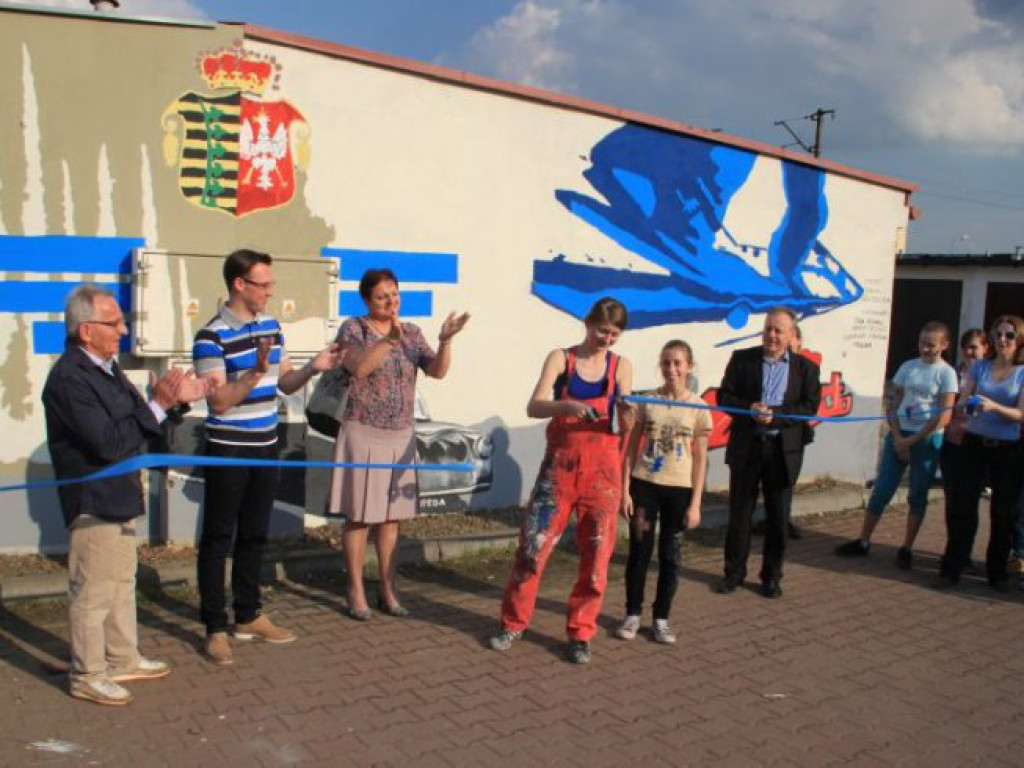 CHRZANÓW. Gimnazjaliści namalowali deskorolkowców i luxtorpedę (ZDJĘCIA)