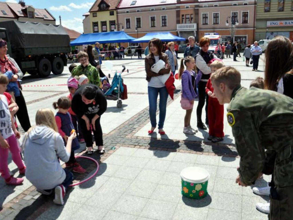 TRZEBINIA. Mundurowi pokazali sprzęt (ZDJĘCIA)