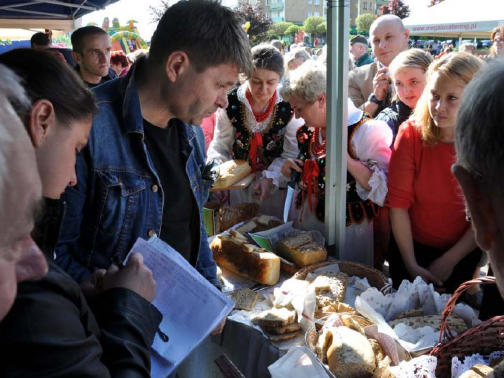 LIBIĄŻ. Dużo folkloru na placu Słonecznym (ZDJĘCIA)