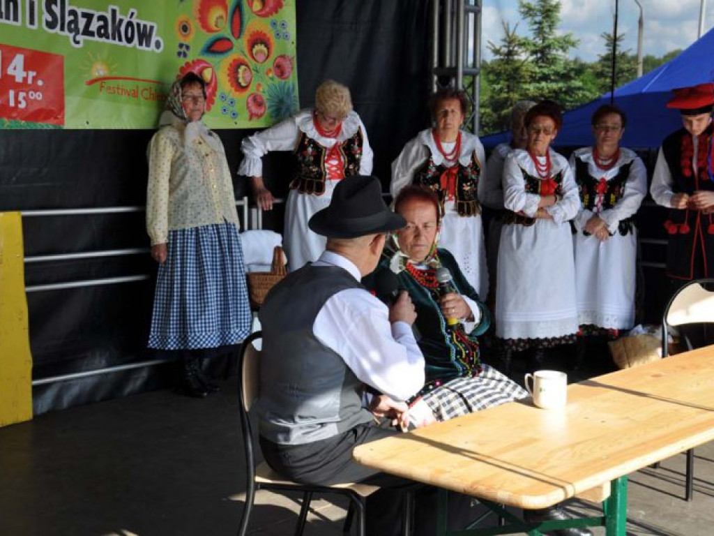 LIBIĄŻ. Dużo folkloru na placu Słonecznym (ZDJĘCIA)