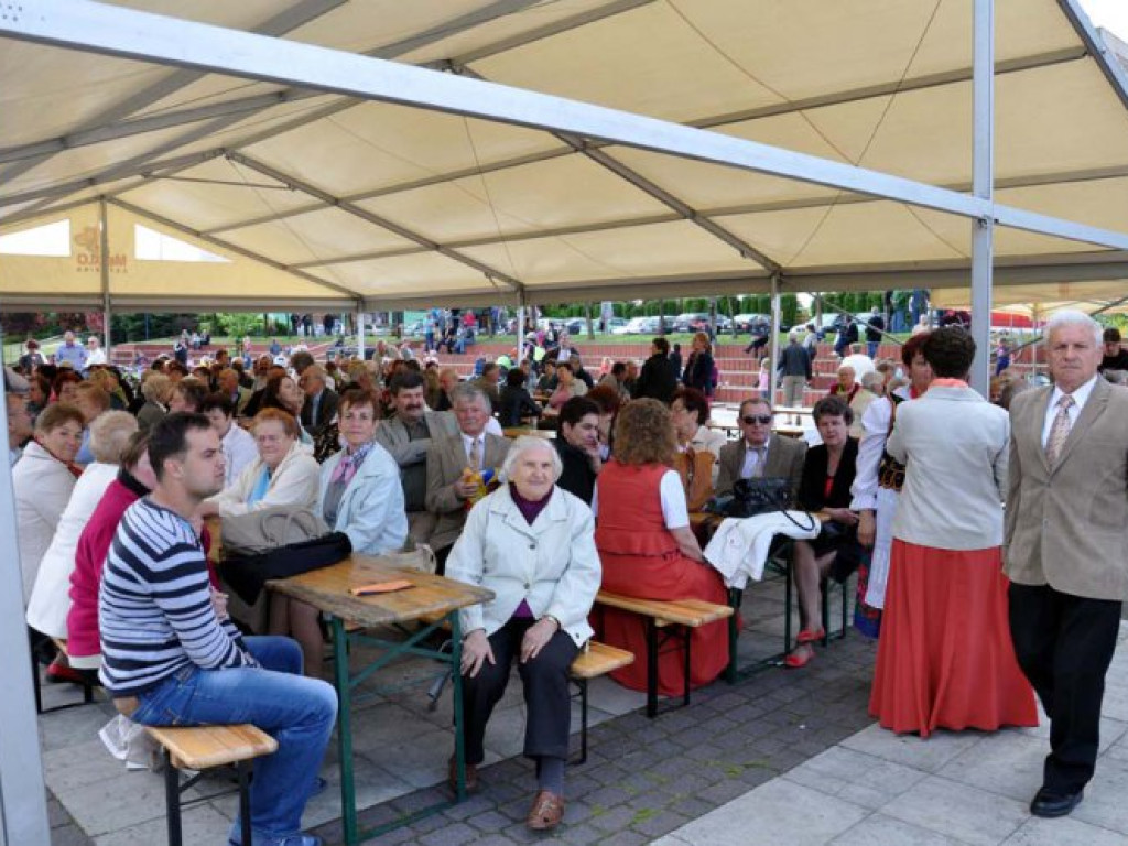 LIBIĄŻ. Dużo folkloru na placu Słonecznym (ZDJĘCIA)