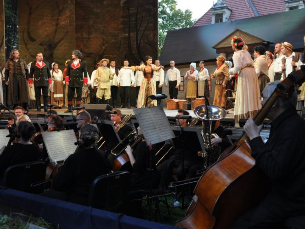 MŁOSZOWA. Widowisko w plenerze nie znudziło się mieszkańcom (ZDJĘCIA)