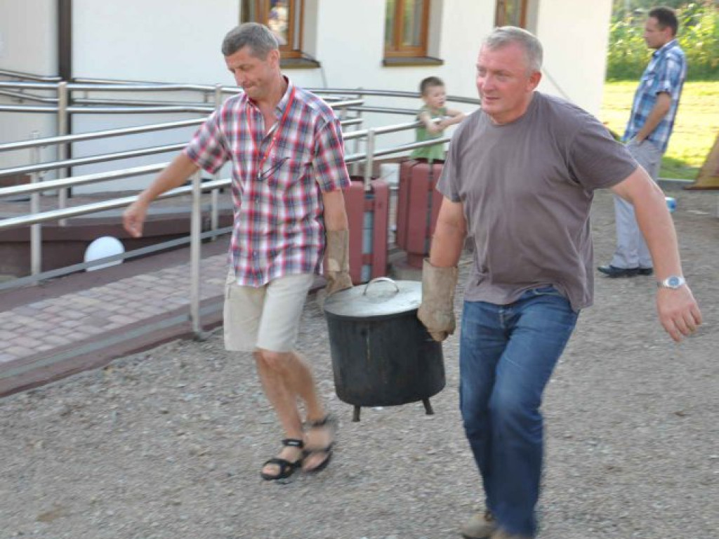 PORĘBA-ŻEGOTY. Uczestnicy festynu zajadali się ziemniakami (ZDJĘCIA)