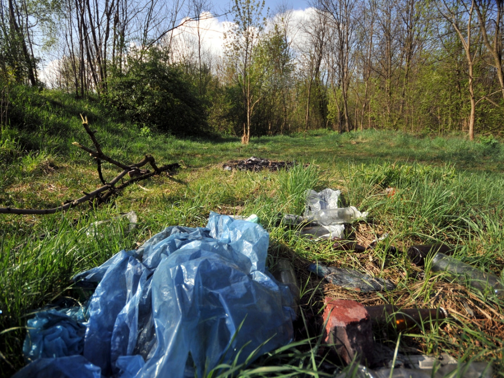 Dolina Chechła w Chrzanowie jak wielkie śmietnisko – 29.04.2015 r.