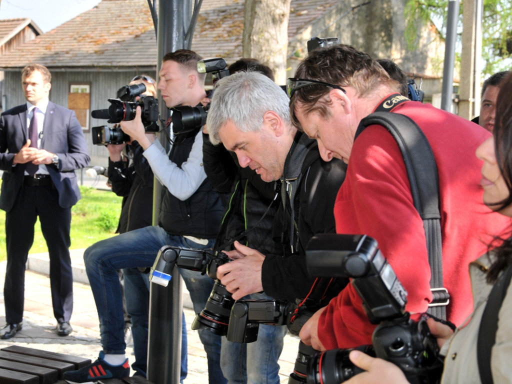Premier Ewa Kopacz spaceruje po Rynku w Alwerni – 29.04.2015 r.