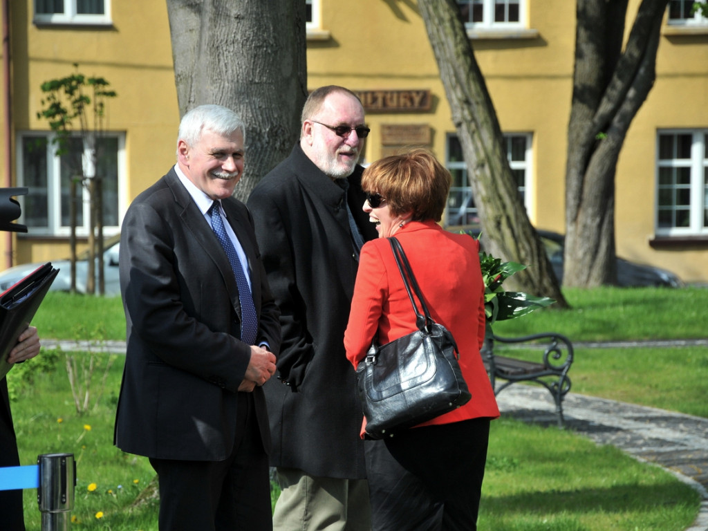 Premier Ewa Kopacz spaceruje po Rynku w Alwerni – 29.04.2015 r.