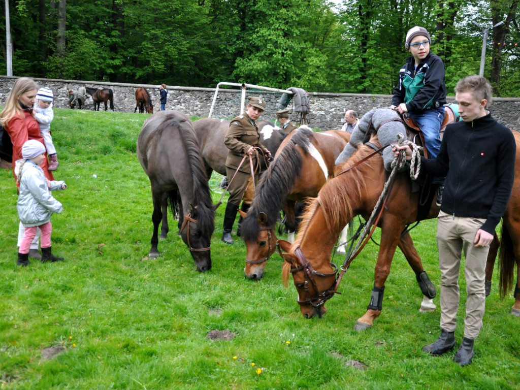 Kawaleria przy klasztorze w Alwerni 1.05.2015