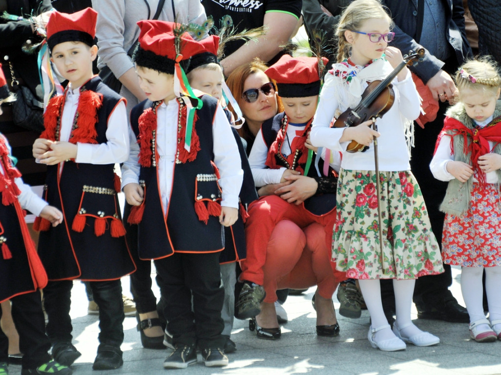 Rocznica uchwalenia Konstytucji i Dzień Strażaka na Rynku w Trzebini - 3.05.2015 r.