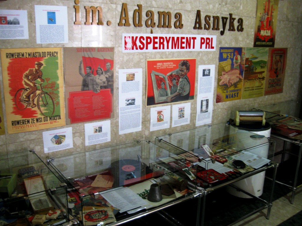 Wystawa Eksperyment PRL w MBP w Trzebini - maj 2015