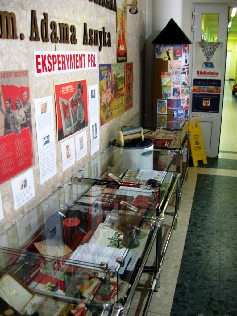 Wystawa Eksperyment PRL w MBP w Trzebini - maj 2015