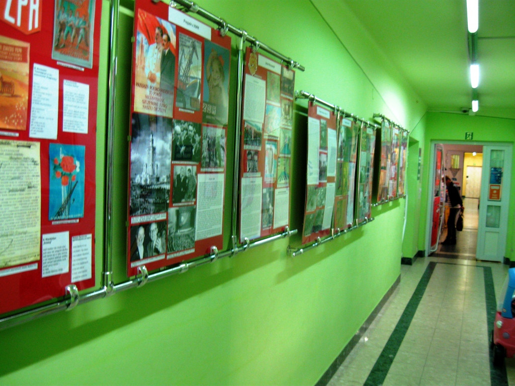 Wystawa Eksperyment PRL w MBP w Trzebini - maj 2015
