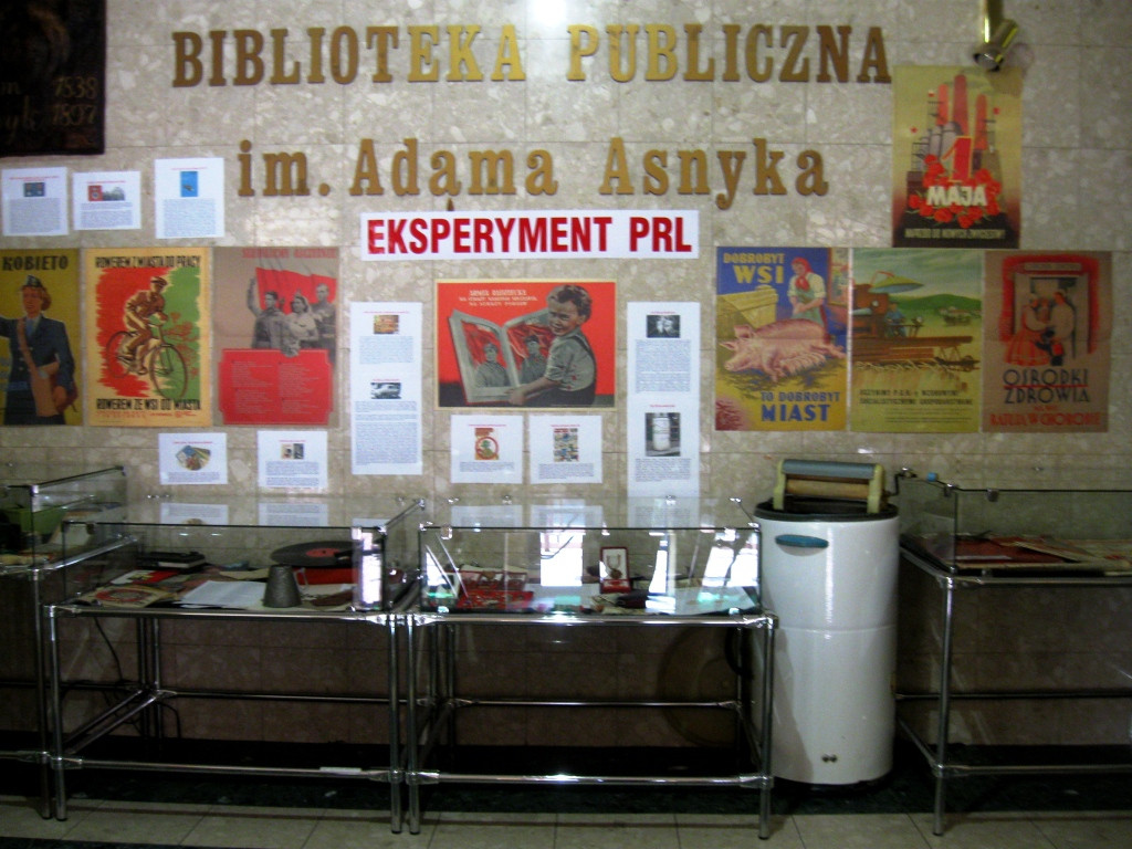 Wystawa Eksperyment PRL w MBP w Trzebini - maj 2015