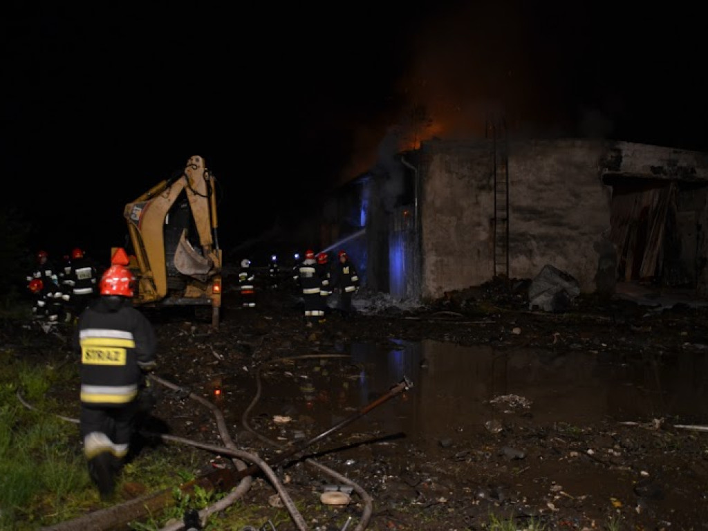 Pożar hali magazynowej na składowisku odpadów gumowych - 24.05.2015