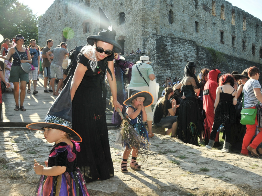 Zlot Wiedźm i Czarownic na lipowieckim zamku - 30.08.2015 r.