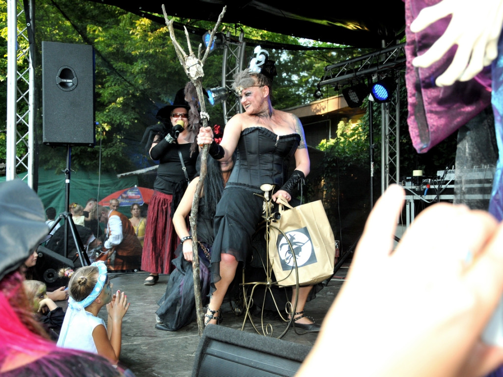 Zlot Wiedźm i Czarownic na lipowieckim zamku - 30.08.2015 r.