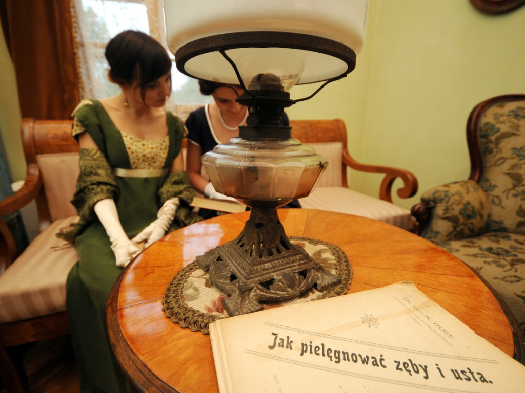 Noc Muzeów w dworze z Drogini w wygiełzowskim skansenie – 13.05.2016 r.