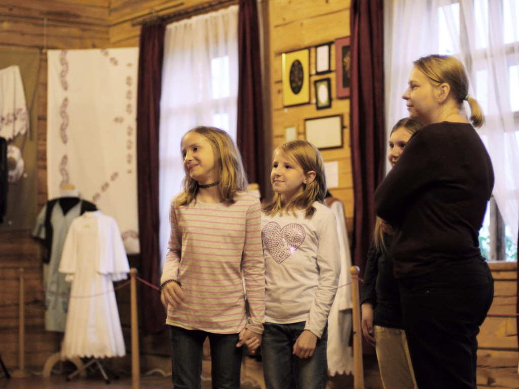 Noc Muzeów w dworze z Drogini w wygiełzowskim skansenie – 13.05.2016 r.