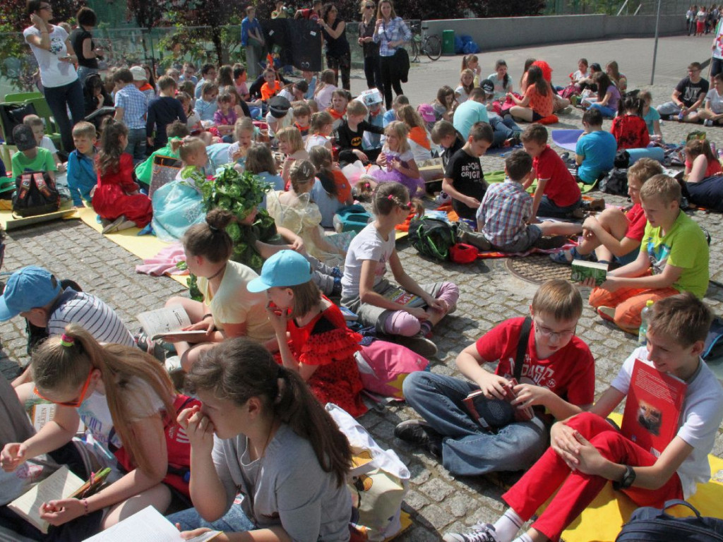 Wspólne czytanie przy MBP w Chrzanowie - 10.06.2016 r.