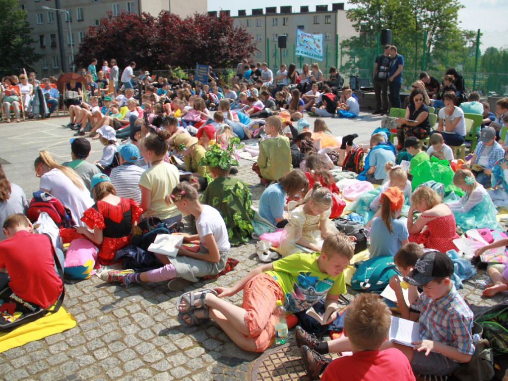 Wspólne czytanie przy MBP w Chrzanowie - 10.06.2016 r.