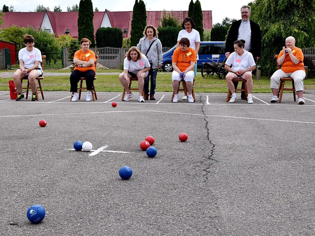 Rozgrywki sportowe Boccia 2017 w Domu Pomocy Społecznej Caritas Archidiecezji Krakowskiej w Zatorze