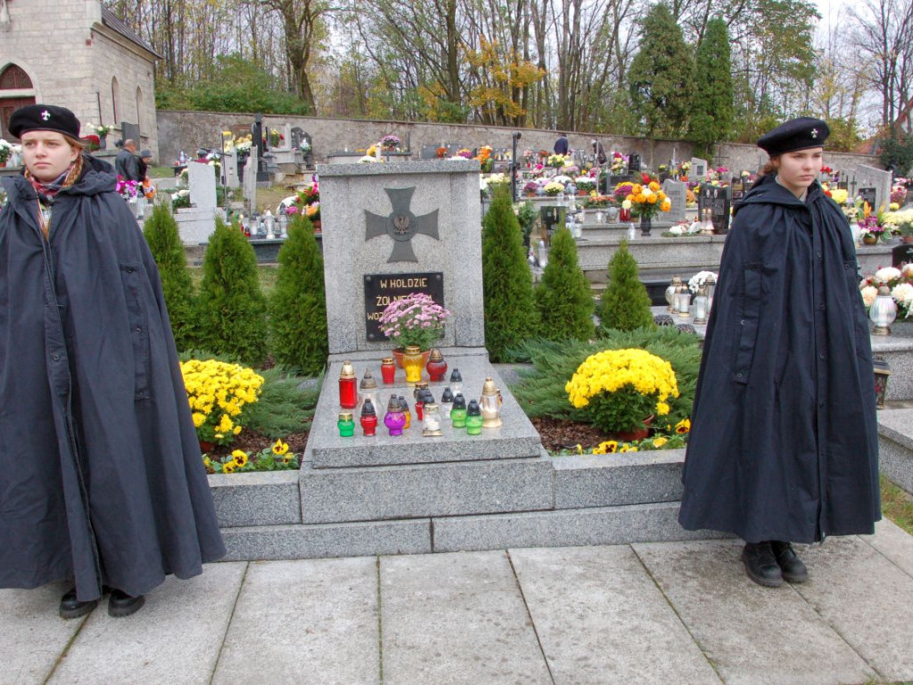 Kwesty na odnowienie starych nagrobków na cmentarzach w Chrzanowie i Libiążu 1.11.2017 r.