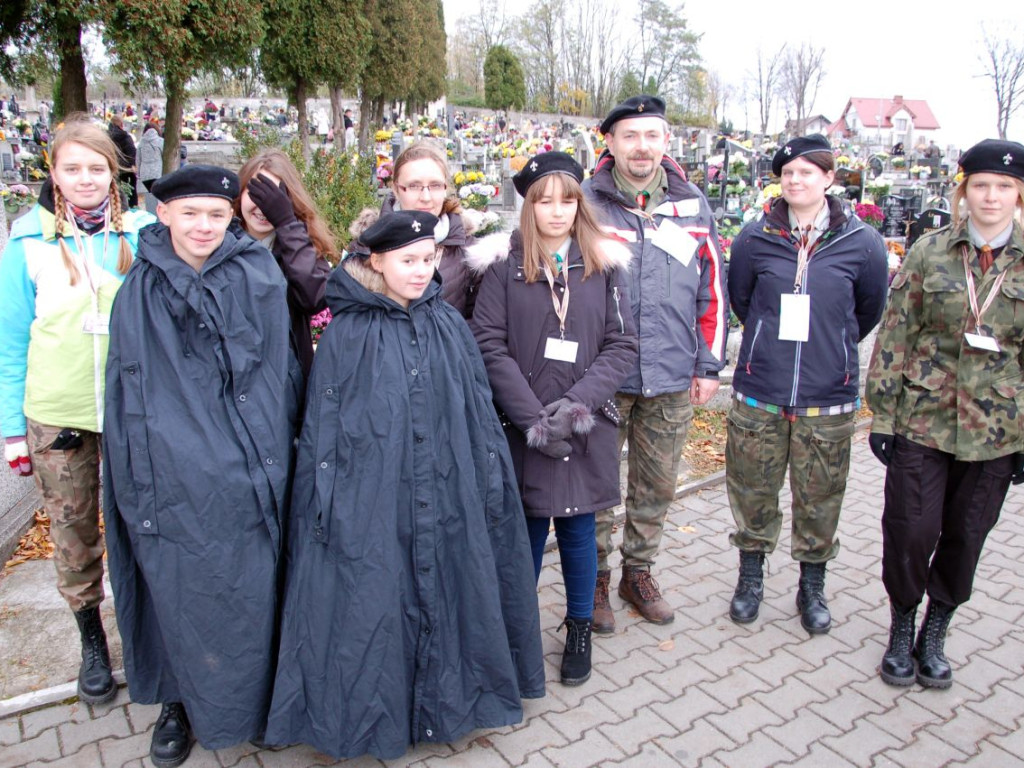 Kwesty na odnowienie starych nagrobków na cmentarzach w Chrzanowie i Libiążu 1.11.2017 r.