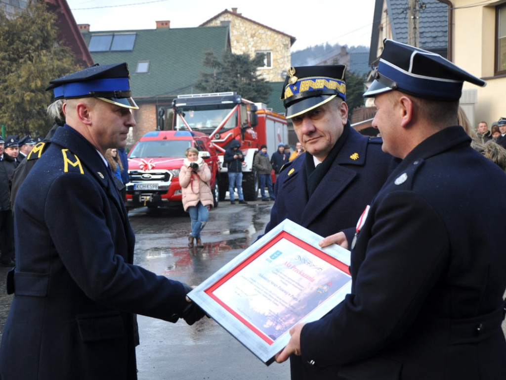 Uroczyste przekazanie nowych wozów Ochotniczej Straży Pożarnej w Psarach