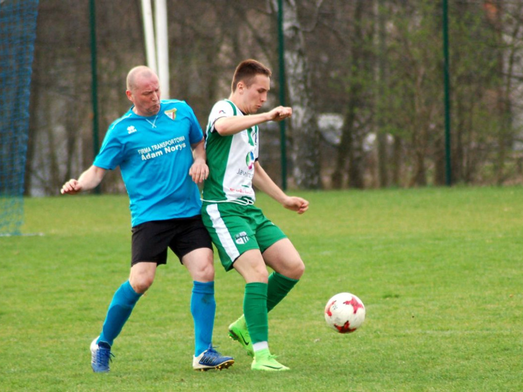 Mecz klasy okręgowej LKS Żarki - Victoria 1918 Jaworzno - 11.04.2018 r.