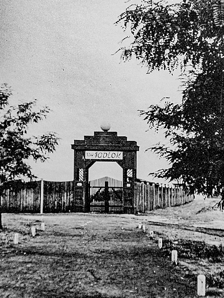 Stadion Fabloku jak pole, które nie widziało rolnika