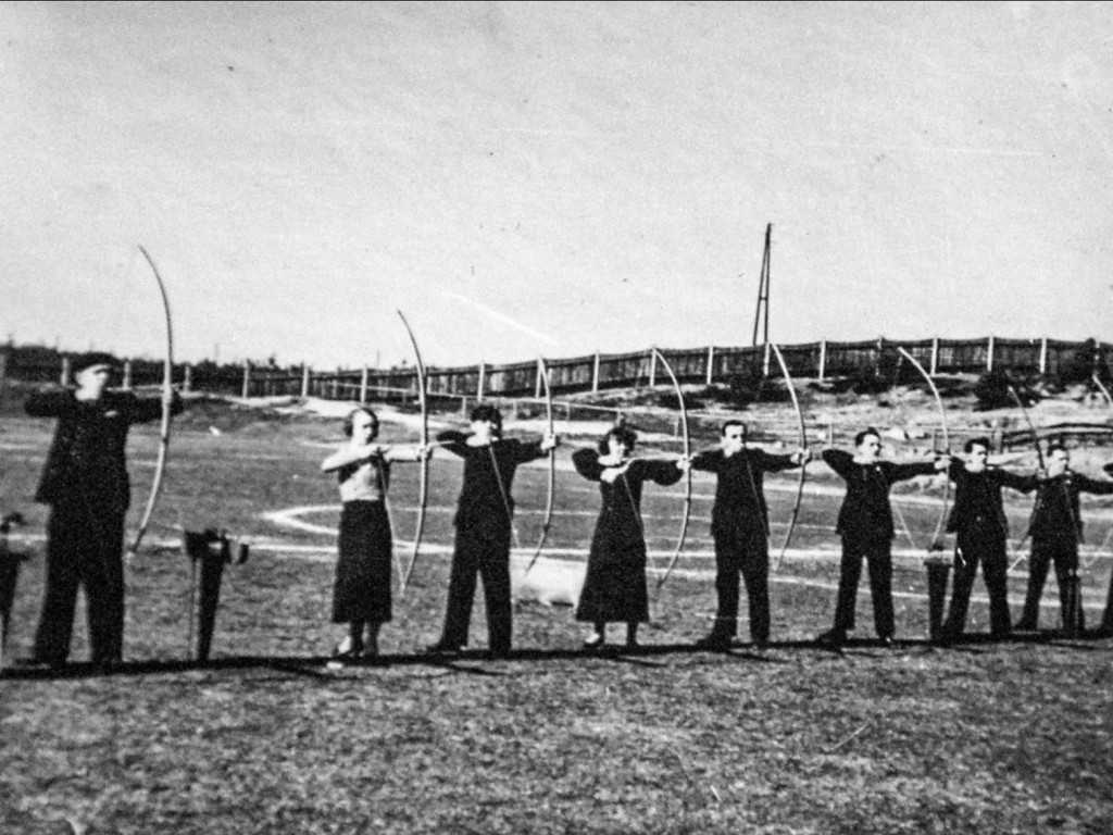 Stadion Fabloku jak pole, które nie widziało rolnika