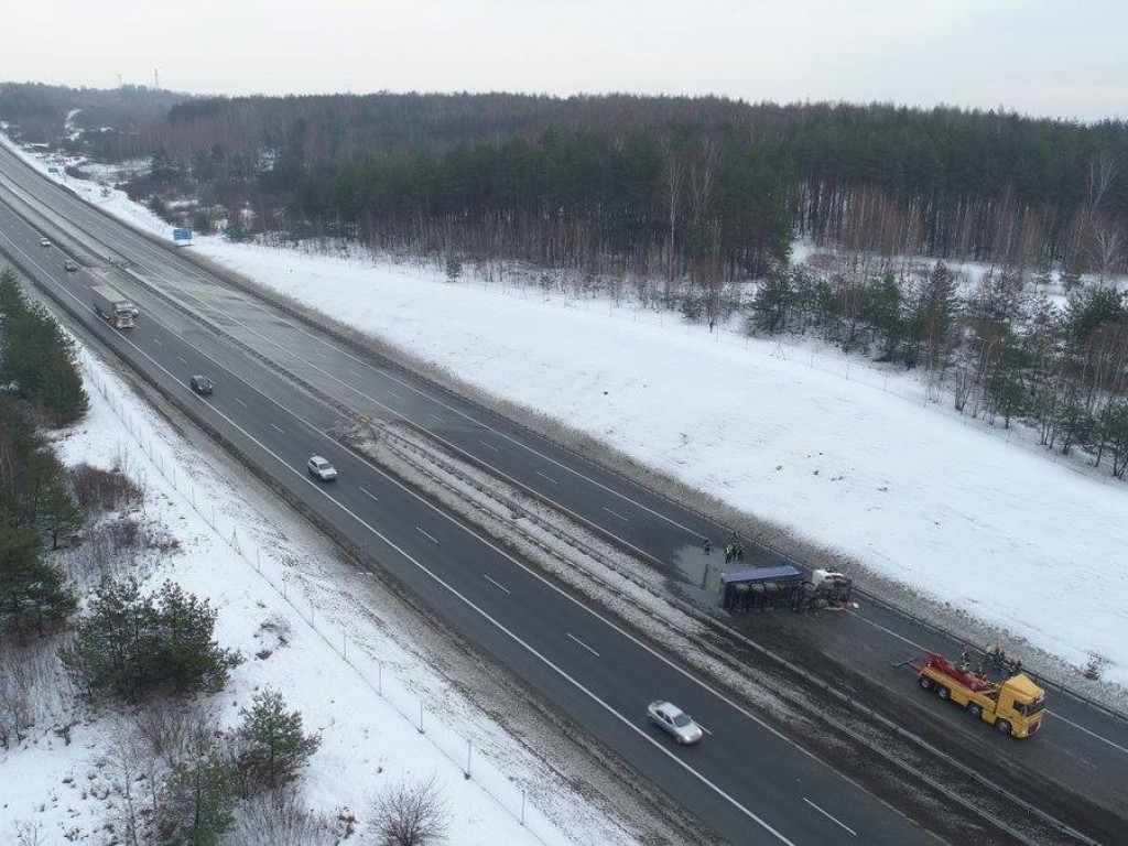 Ciężarówka przewróciła się na autostradzie A4 - 16.01.2019 r.