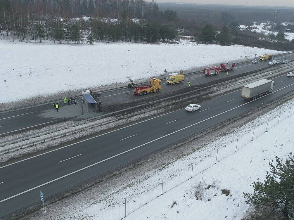 Ciężarówka przewróciła się na autostradzie A4 - 16.01.2019 r.