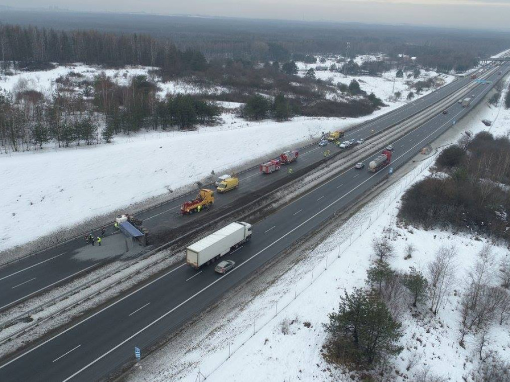 Ciężarówka przewróciła się na autostradzie A4 - 16.01.2019 r.
