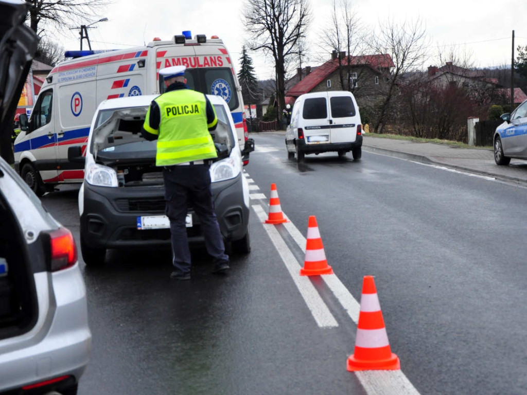 Wypadek na krajówce w Młoszowej 15.03.2019